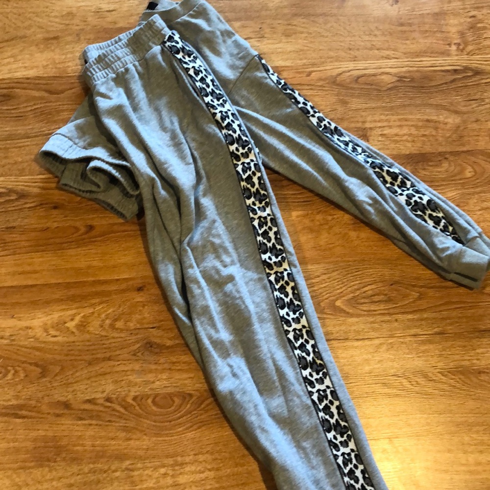 Kittenish jogger set